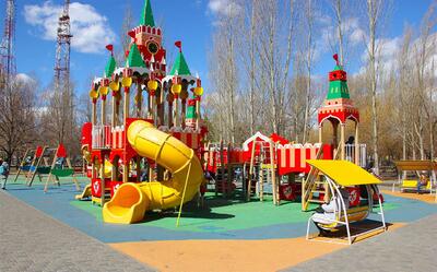 Детская площадка-городок: для города и для дачи